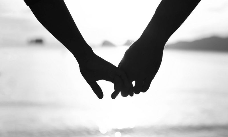 couples-holding-hands